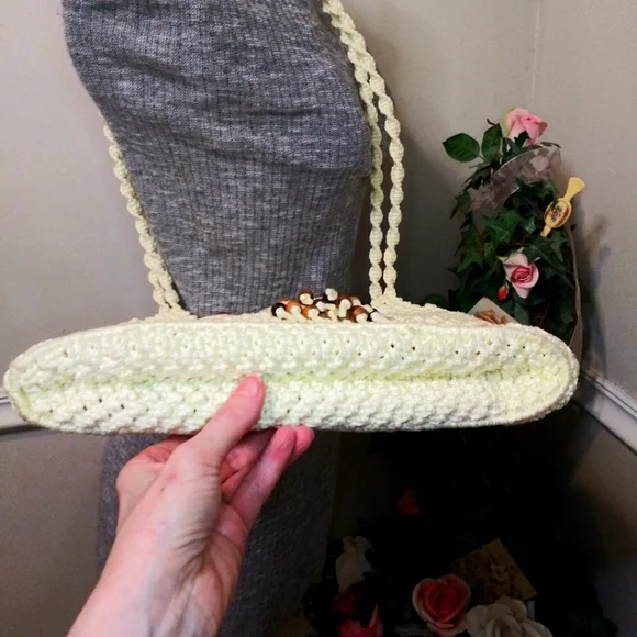 Vintage Boho Cream Macrame Shoulder Bag With Wood Bead Trim & Convertible Strap - Picture 4 of 15